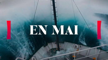 proue de navire fendant la mer